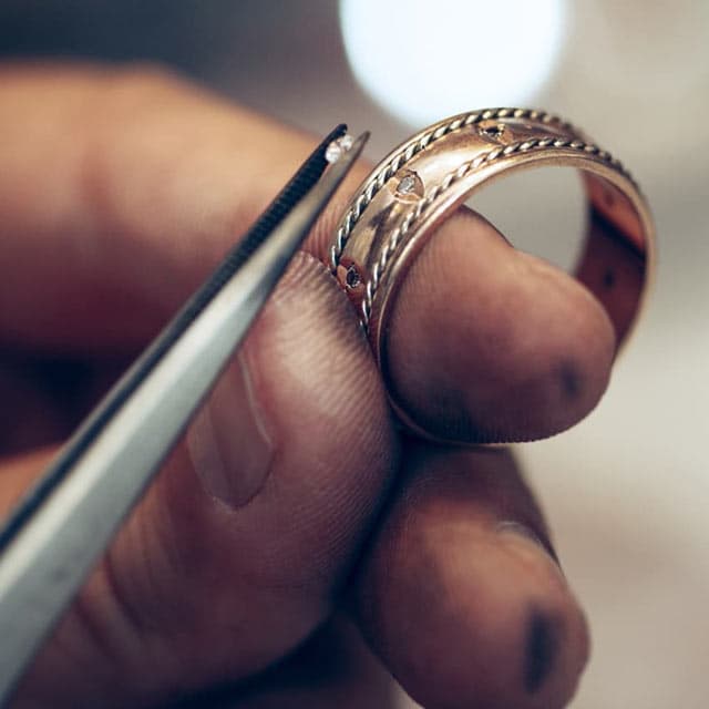 Vales Joyería Artesanal: joyas de confección propia en A Coruña